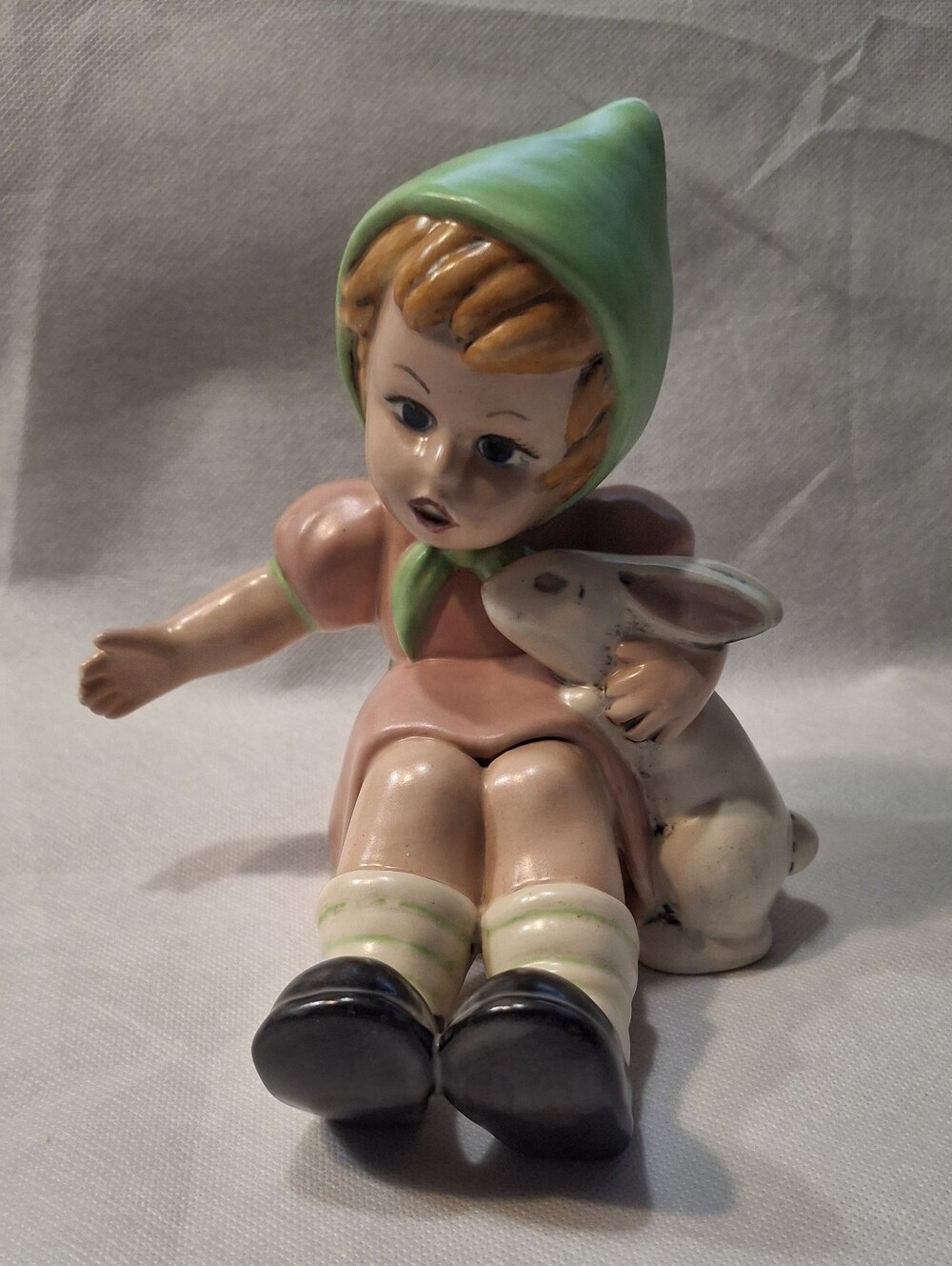 Whimsical MCM Americana Unmarked Glossy Ceramic Figurine